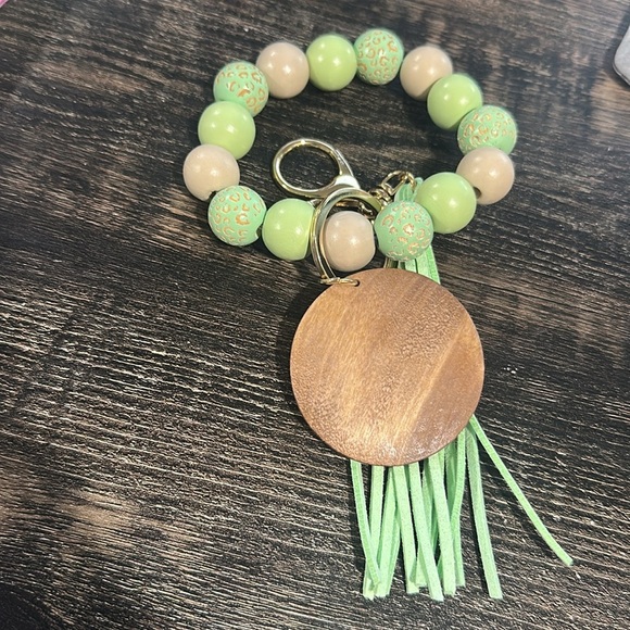 NWT Mama Wooden Beaded Bracelet Keychain with Tassel & Wooden Charm Light Green - Picture 4 of 4